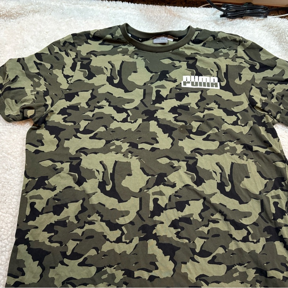 Puma Men's Camouflage T-Shirt - Green and Black | Size Large